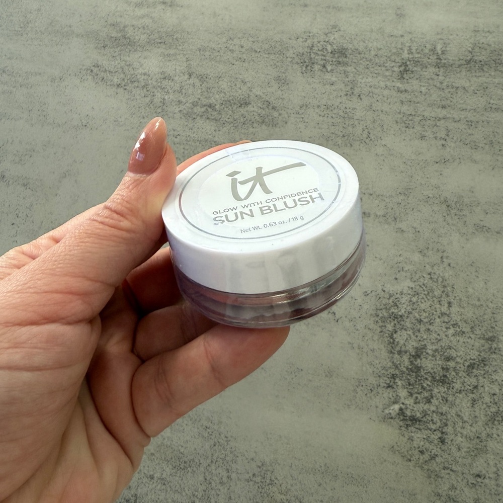 It Cosmetics GLOW WITH CONFIDENCE Sun Cream Blush - Picture 2 of 3